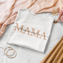 Laden Sie das Bild in den Galerie-Viewer, Personalisiertes Geschenk für Mama mit Kindernamen Baumwolle Damen T-Shirt