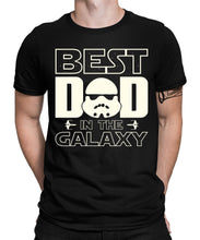 Laden Sie das Bild in den Galerie-Viewer, Best Dad in the Galaxy Herren T-Shirt