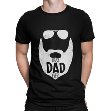 Laden Sie das Bild in den Galerie-Viewer, Best Dad Ever Bart Herren T-Shirt - Paparadies