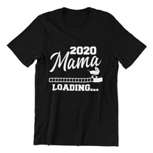 Laden Sie das Bild in den Galerie-Viewer, Mama Loading 2020 T-Shirt - Paparadies