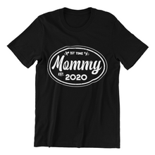 Laden Sie das Bild in den Galerie-Viewer, 1st Time Mommy 2020 T-Shirt - Paparadies
